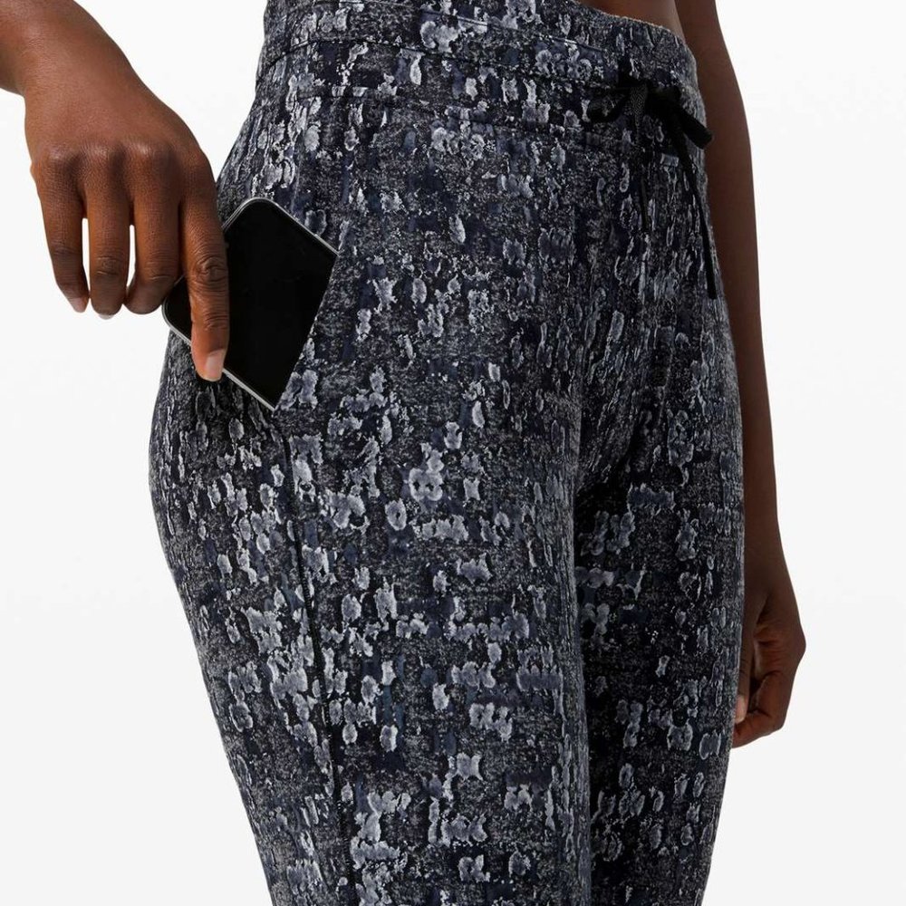***NWT Lululemon Ready to Rulu Jogger 29"*** - Picture 5 of 10